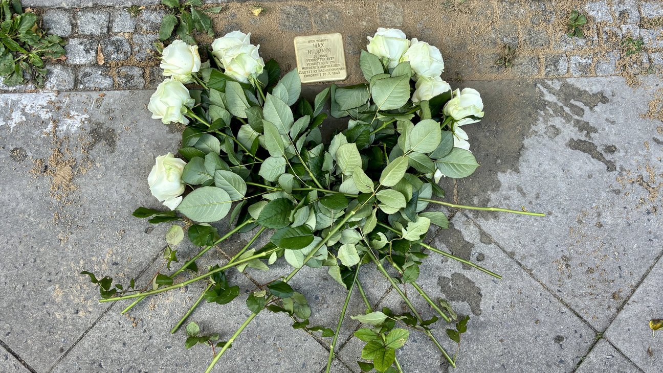 Foto einer Stolpersteinverlegung