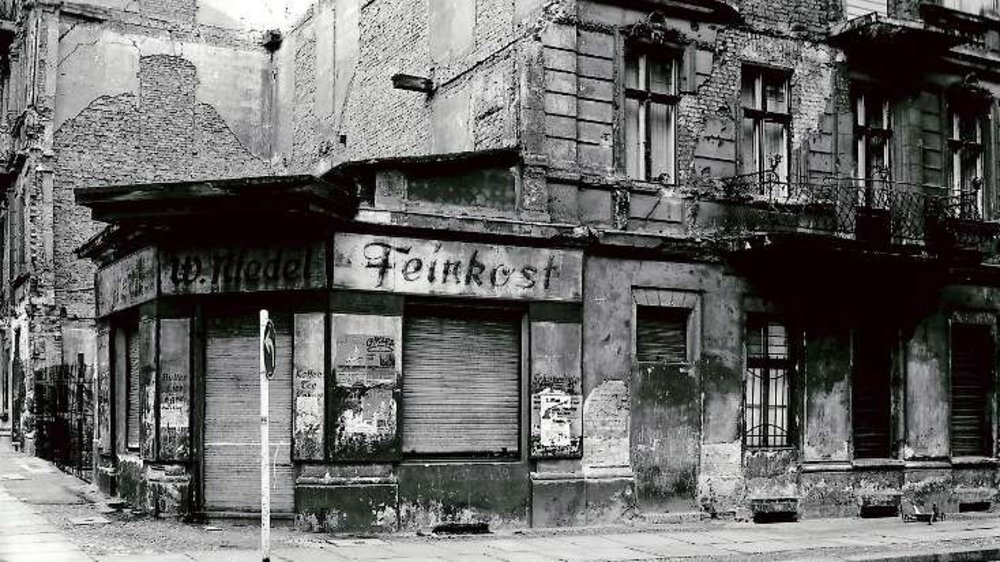 S/W Foto von Feinkostladen