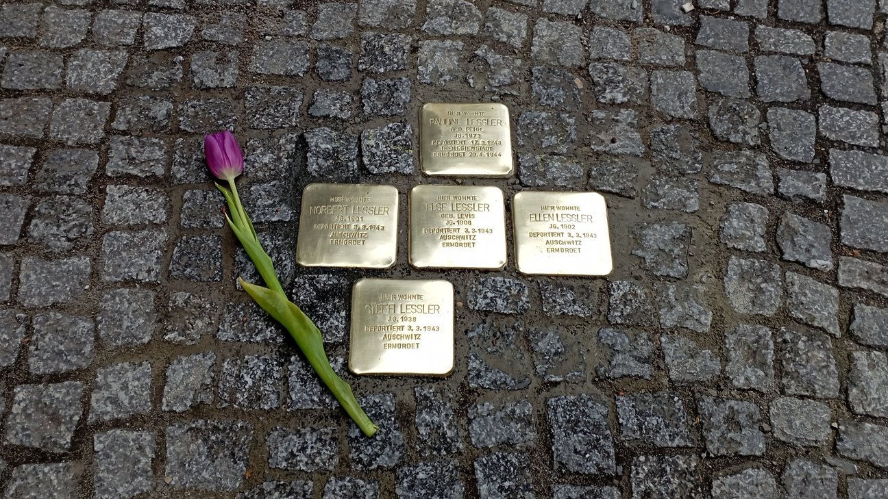 Foto einer Stolpersteinverlegung