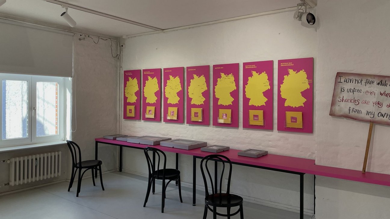 Blick in die Ausstellung ,,Woman in Exile"