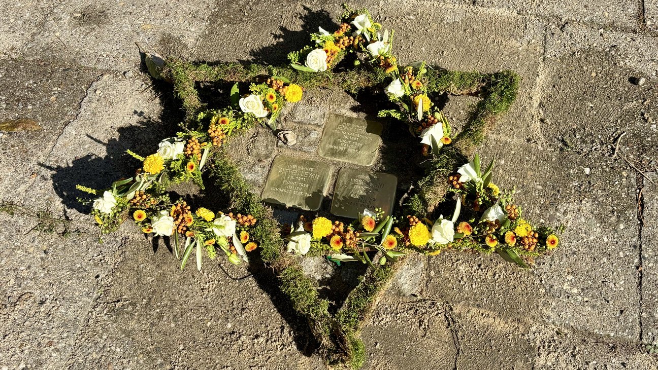 Foto einer Stolpersteinverlegung