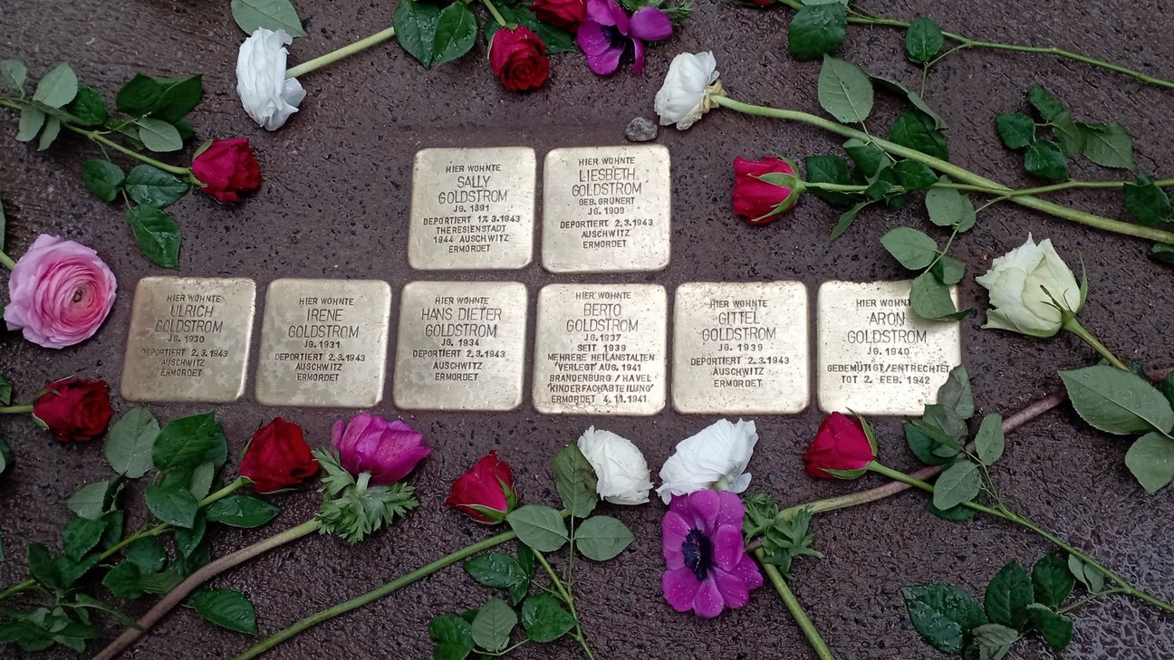 Foto einer Stolpersteinverlegung