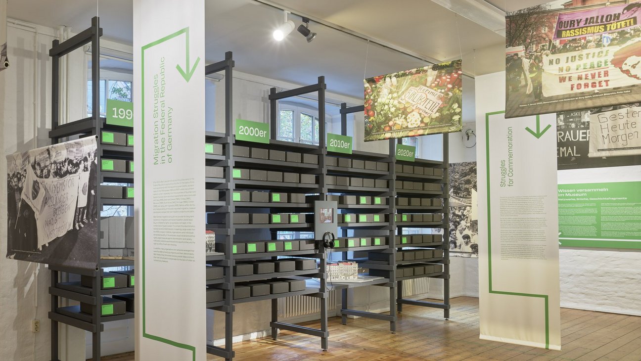 Versammeln Archiv FHXB, Eric Tschernow