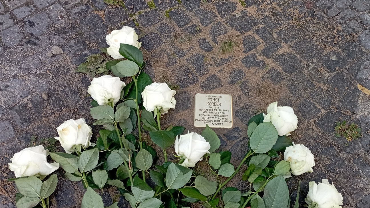 Foto einer Stolpersteinverlegung