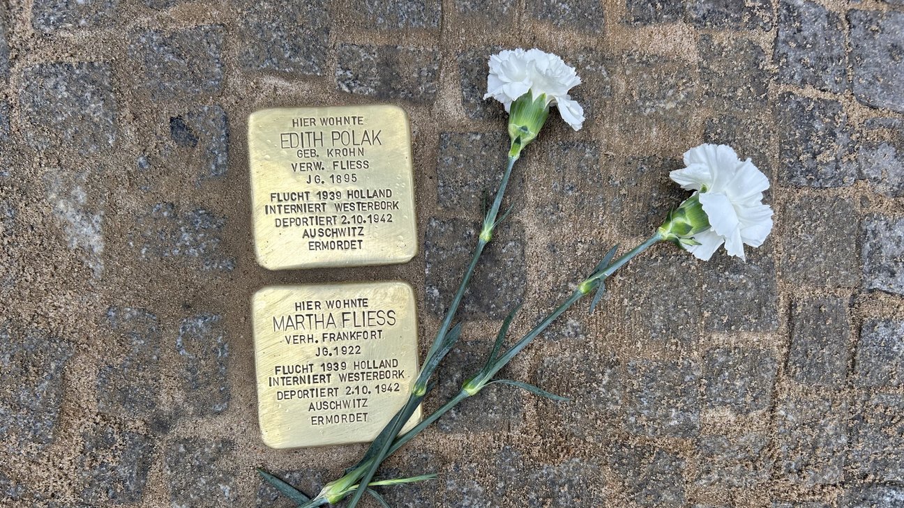 Foto einer Stolpersteinverlegung