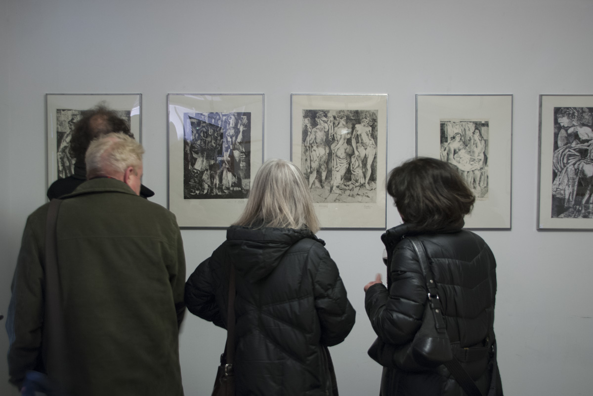 Bei der Ausstellungseröffnung, Foto: Ellen Röhner